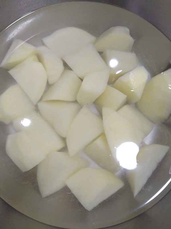 土豆烧红烧肉的做法步骤:11