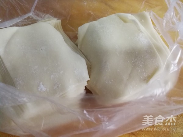 大馅馄饨的做法步骤：1