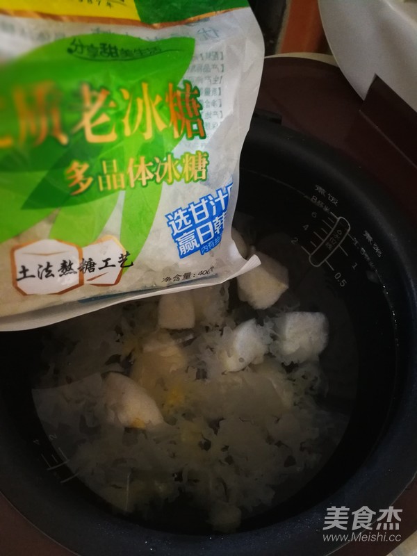 红枣银耳雪梨羹的做法步骤：3