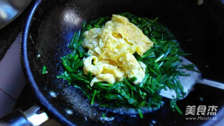 韭菜炒鸡蛋的做法步骤：5
