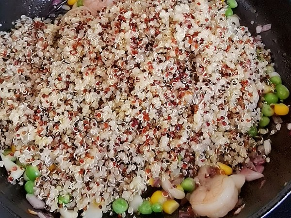 三色藜麦炒饭的做法步骤:7