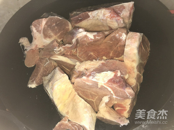 卤牛肉的做法步骤：3