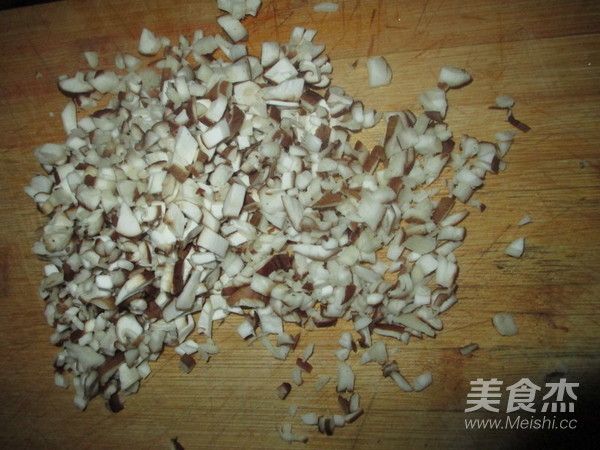 虾仁香菇大馄饨的做法步骤：1