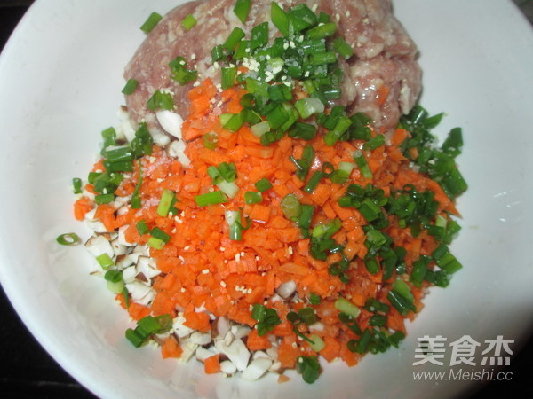 虾仁香菇大馄饨的做法步骤:4