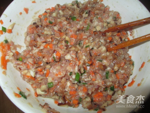 虾仁香菇大馄饨的做法步骤:5