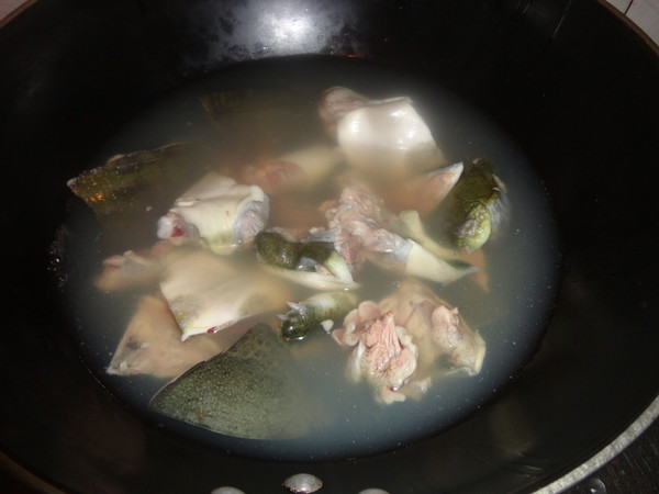 红烧甲鱼鸡块煲的做法步骤：3