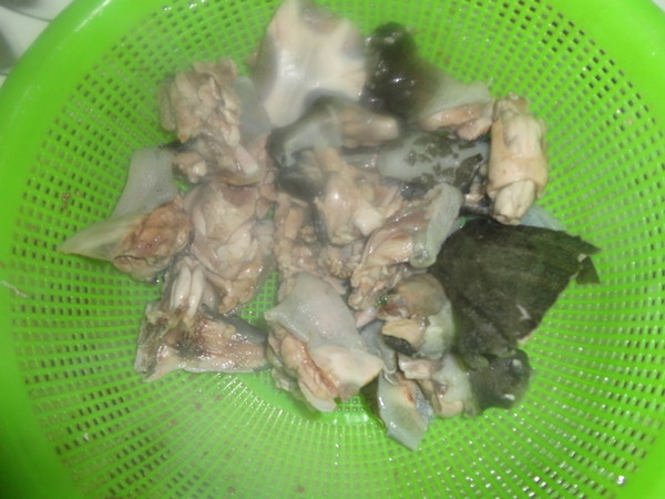 红烧甲鱼鸡块煲的做法步骤：4