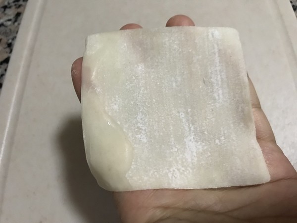 香菇鸡肉馄饨的做法步骤:2