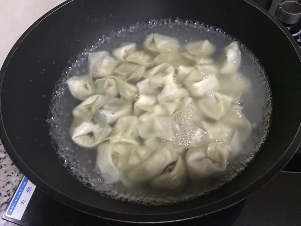 香菇鸡肉馄饨的做法步骤:6