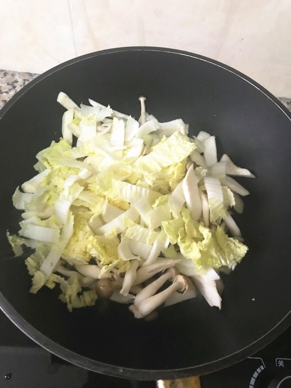白菜双菇绘年糕的做法步骤:4