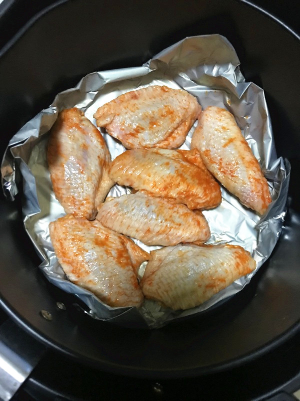 快手鸡翅窝蛋煲仔饭的做法步骤:2