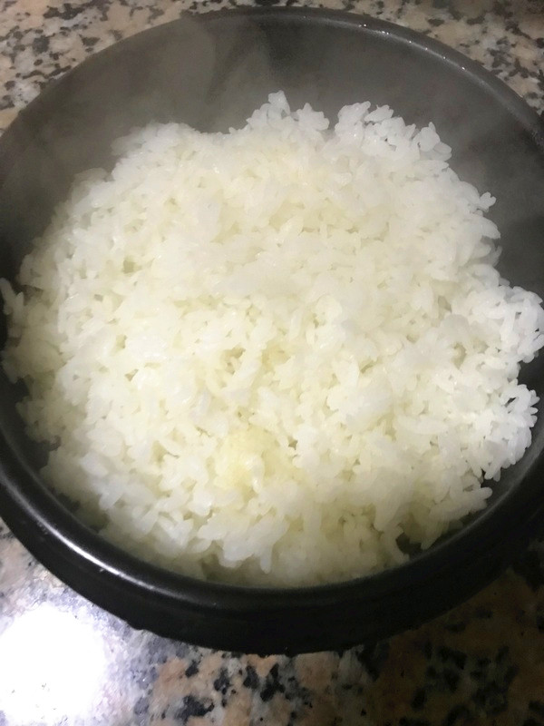 快手鸡翅窝蛋煲仔饭的做法步骤:6