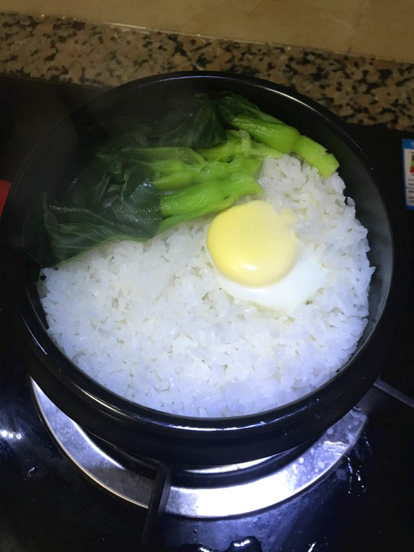 快手鸡翅窝蛋煲仔饭的做法步骤:9