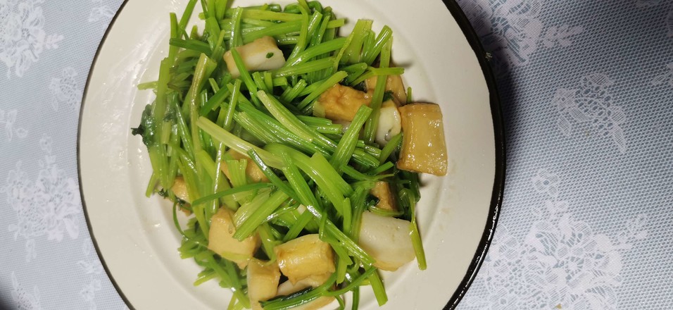 芹菜炒鱼豆腐的做法步骤：8