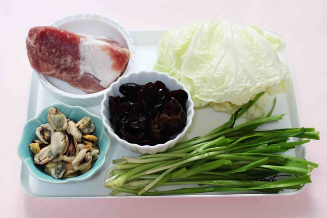 白菜海虹肉丁饺子的做法步骤：1