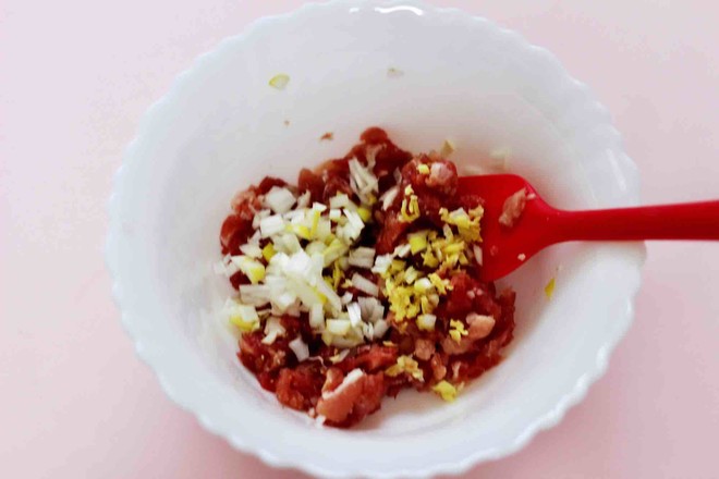 白菜海虹肉丁饺子的做法步骤:3