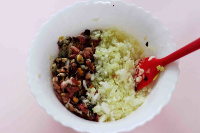 白菜海虹肉丁饺子的做法步骤:7