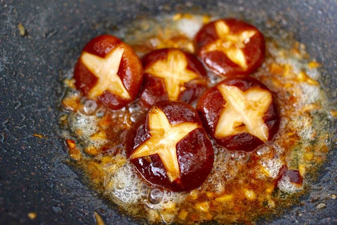 年夜饭必备的香菇油菜的做法步骤:11