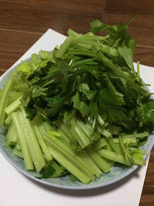 芹菜炒肉的做法步骤：4