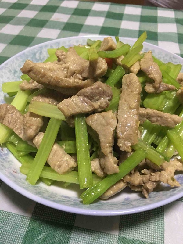 香辣芹菜炒肉的做法步骤：7