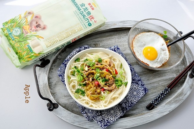 榨菜肉丝面的做法步骤:12