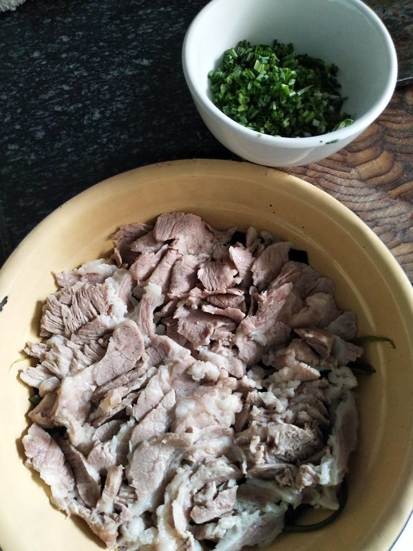 开胃菜蒜泥白肉的做法步骤:3