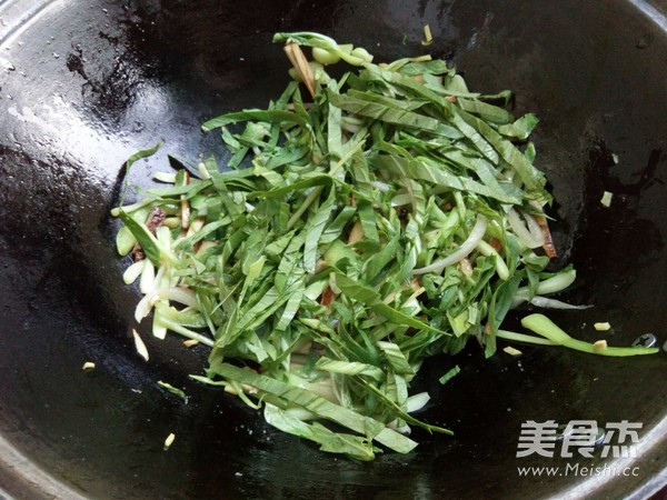 豆干油菜炒米粉的做法步骤：7