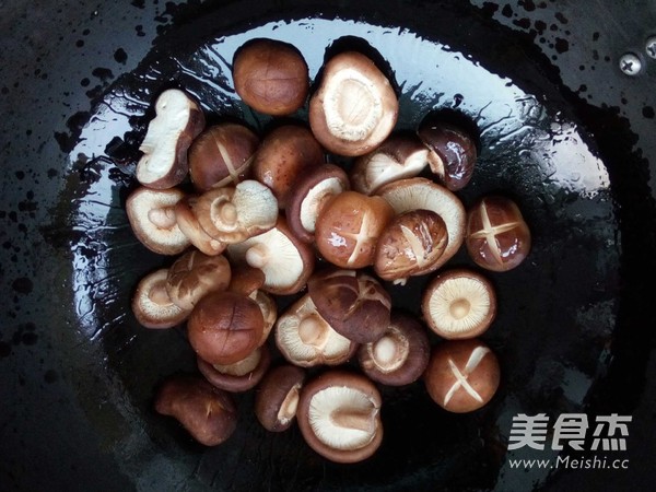 香菇白菜芯的做法步骤:6