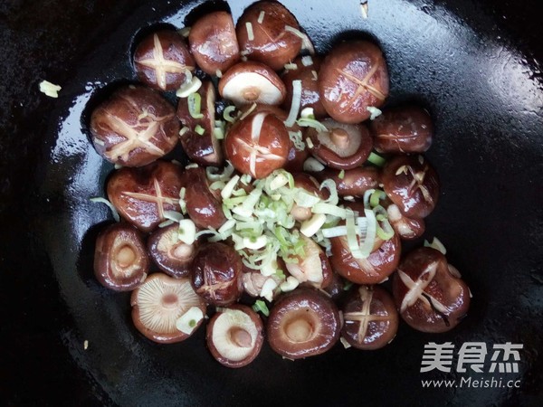 香菇白菜芯的做法步骤:7