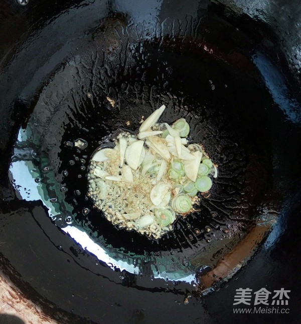 油菜木耳炒鸡蛋的做法步骤：7