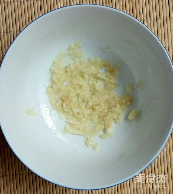热拌莴笋叶的做法步骤：1