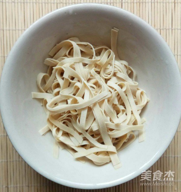 热拌莴笋叶的做法步骤:2