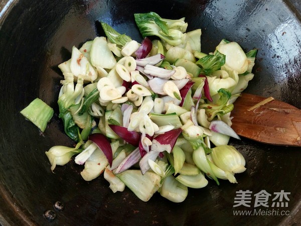 鸡肉炒油菜茎的做法步骤：9