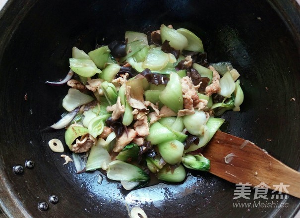 鸡肉炒油菜茎的做法步骤：12