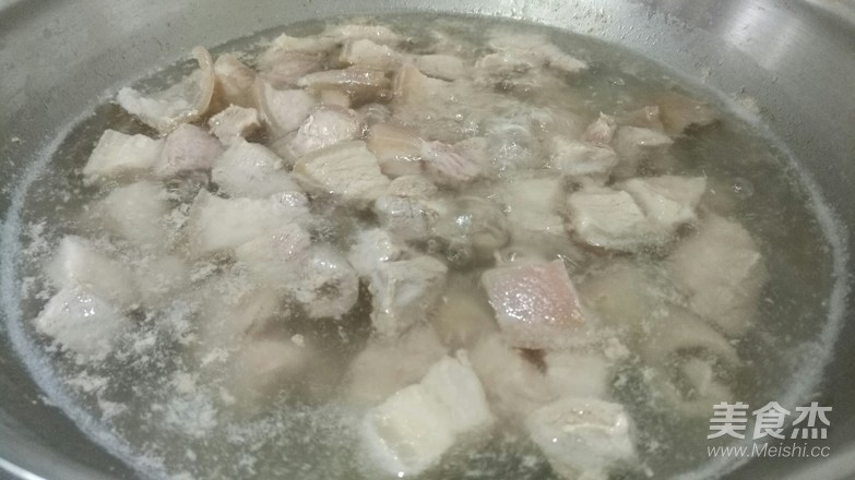 家常红烧肉的做法步骤：1