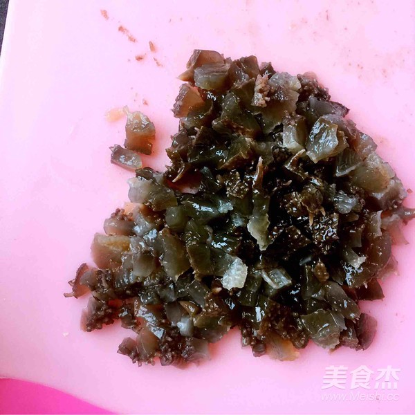 鲜虾海参小米粥的做法步骤：2