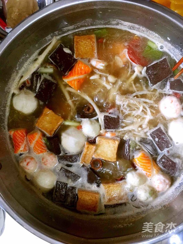 三鲜菌汤火锅的做法步骤:2