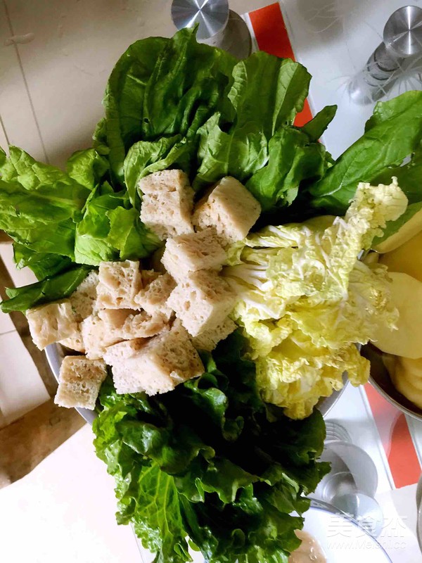 三鲜菌汤火锅的做法步骤:4