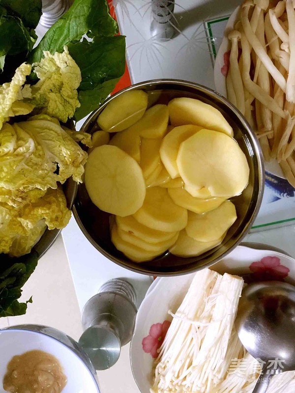 三鲜菌汤火锅的做法步骤:6