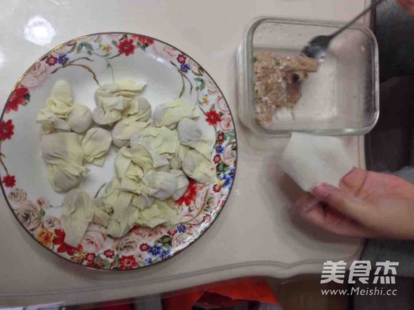 鲜虾小馄饨的做法步骤：5