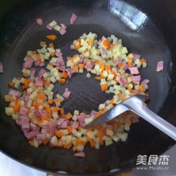 黑椒培根土豆炒饭的做法步骤:6