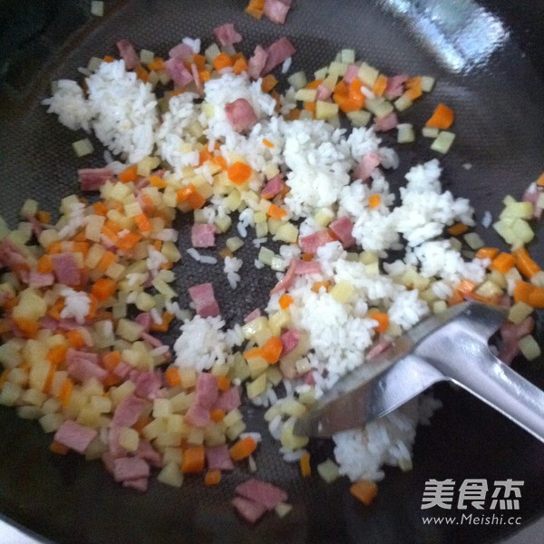 黑椒培根土豆炒饭的做法步骤:7