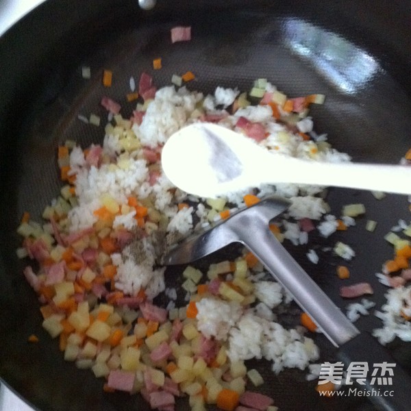 黑椒培根土豆炒饭的做法步骤:8