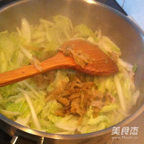 白菜肉丝的做法步骤:7