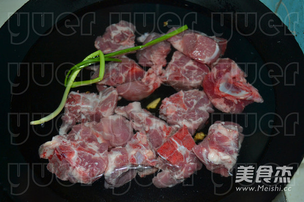 秘制红烧排骨的做法步骤:2