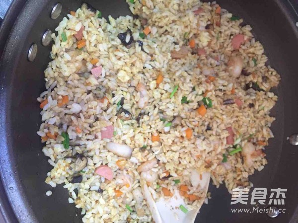黄金虾仁炒饭的做法步骤:4