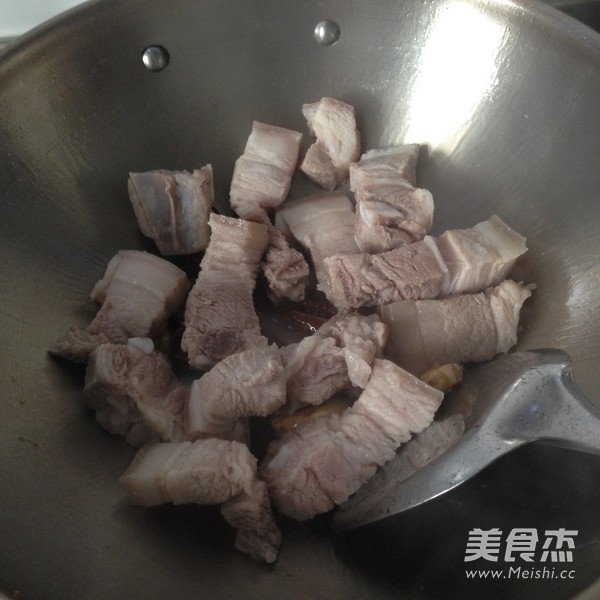 家常红烧肉的做法步骤：4