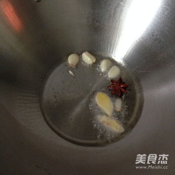 百叶结红烧肉的做法步骤:3