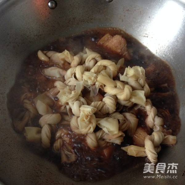 百叶结红烧肉的做法步骤:7