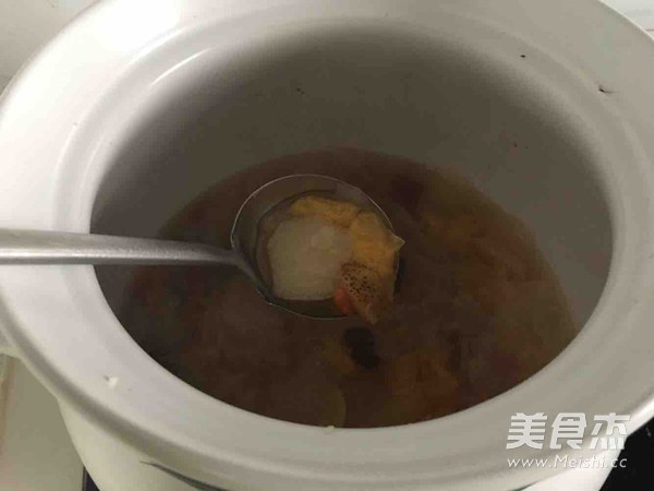 银耳雪梨汤煲的做法步骤：10